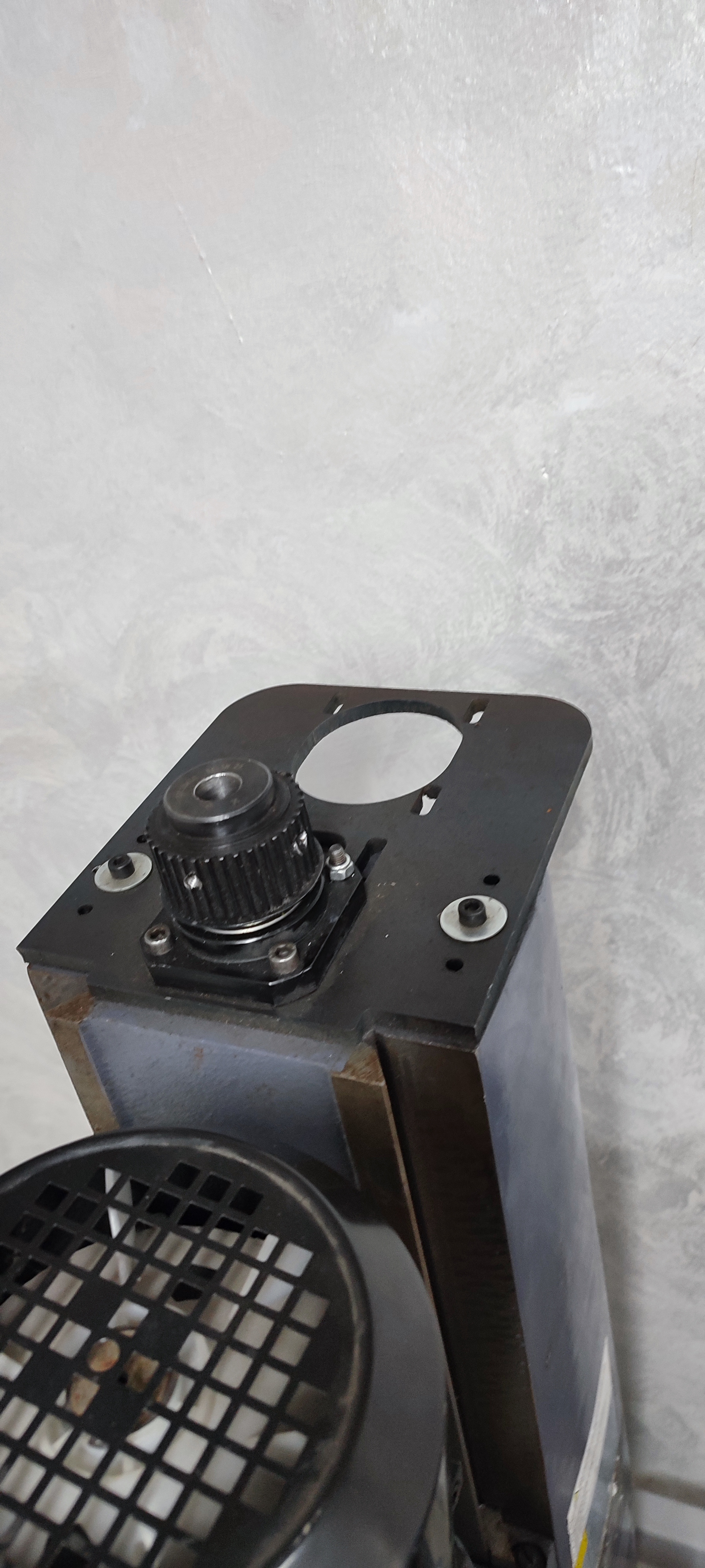Laser cut 45 steel plate with threads